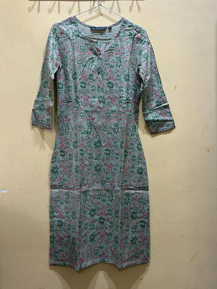 Avaasa Pista Green Kurta Size S