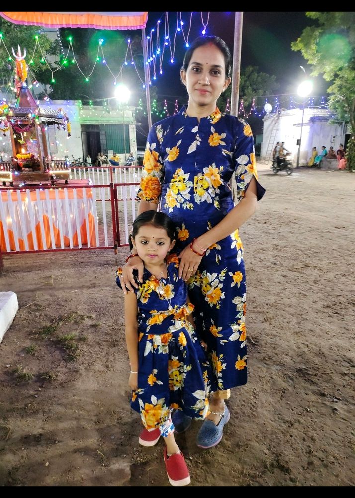 Mom And Daughter Twining Kurta With Frock