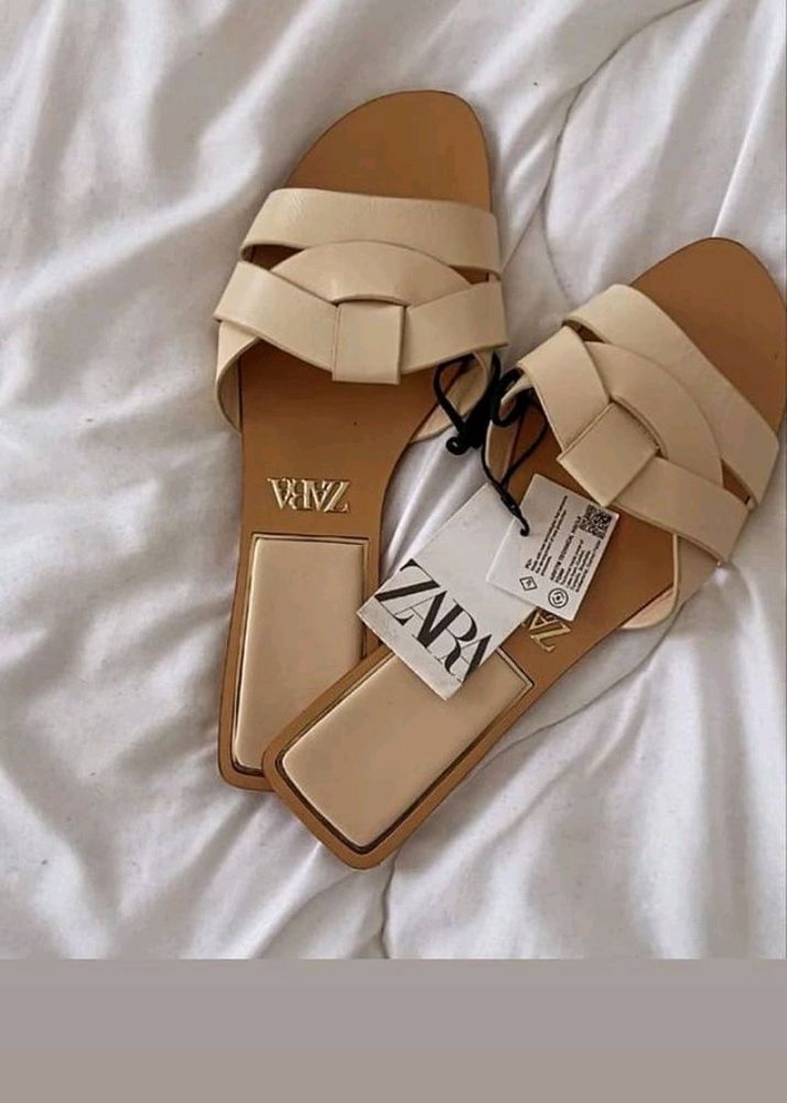 IMPORTED ZARA FLATS NEWNEW