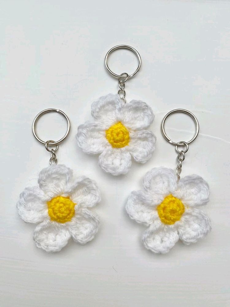 3 Daisy Crochet Keychain