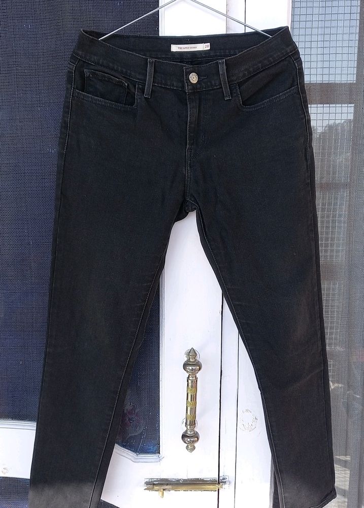 Black Levi's Jeans