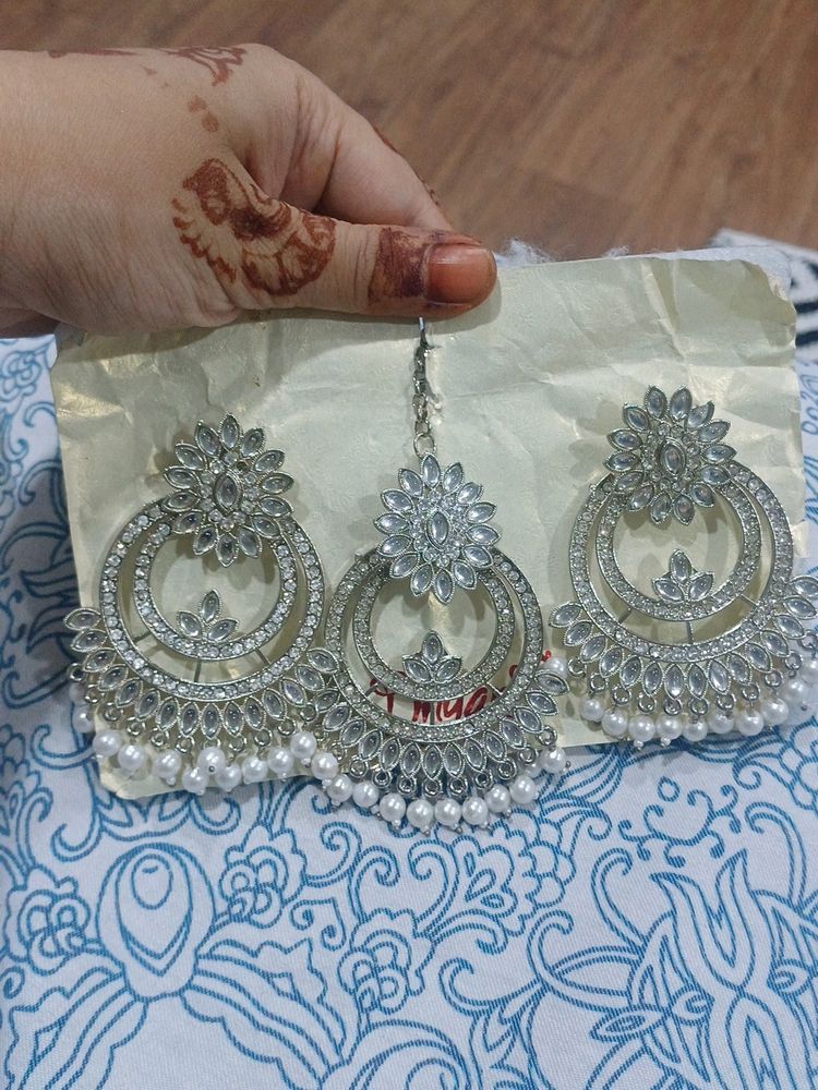 Silver Earrings With Tika