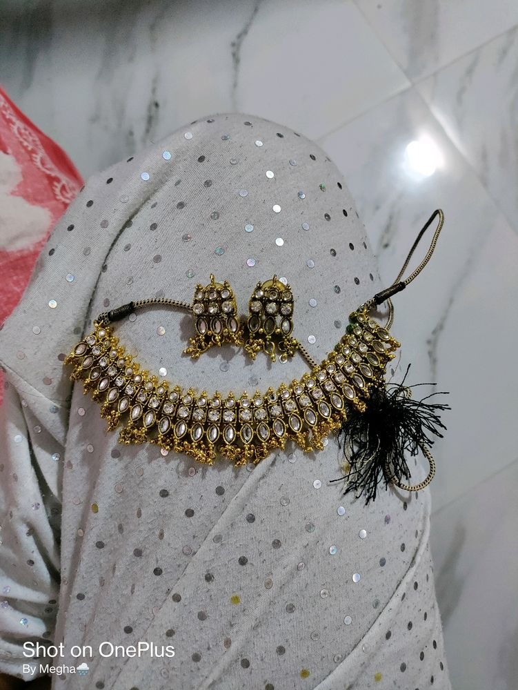 Gorgeous Neckpiece With Earrings