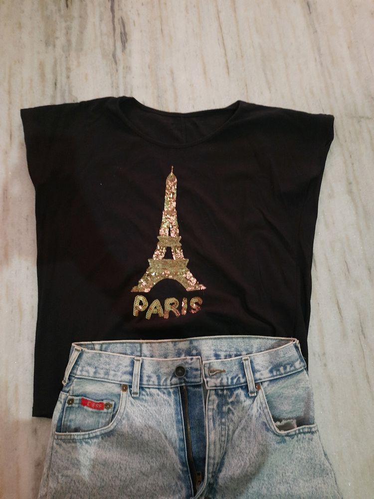 🗼 Chic Black T-Shirt with Glittering Eiffel Tower