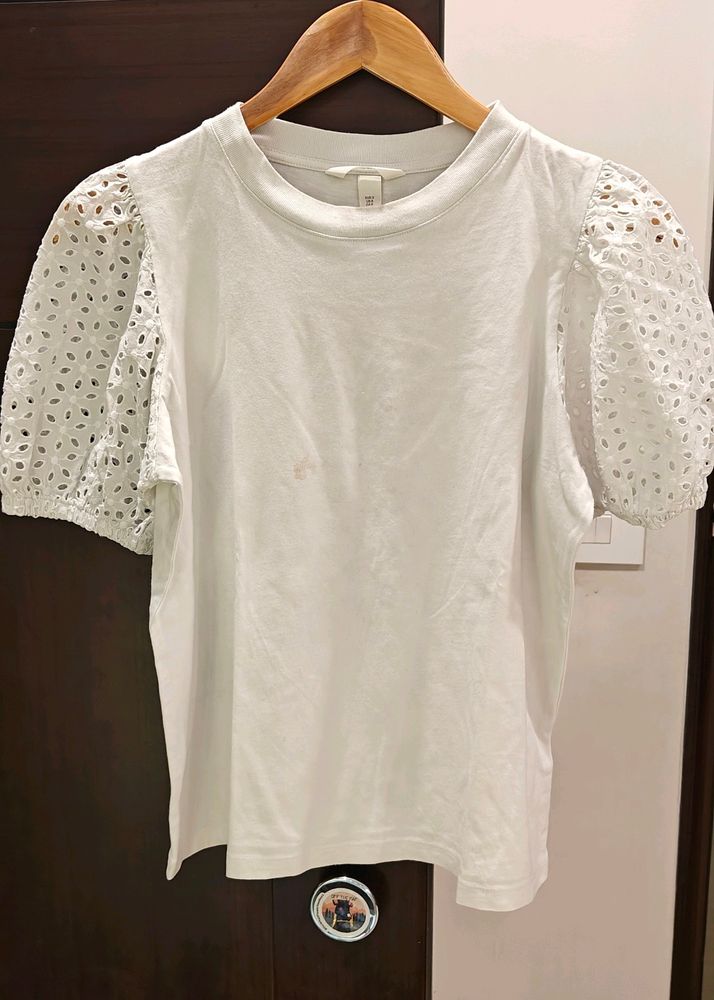 White Top With Sleeve details