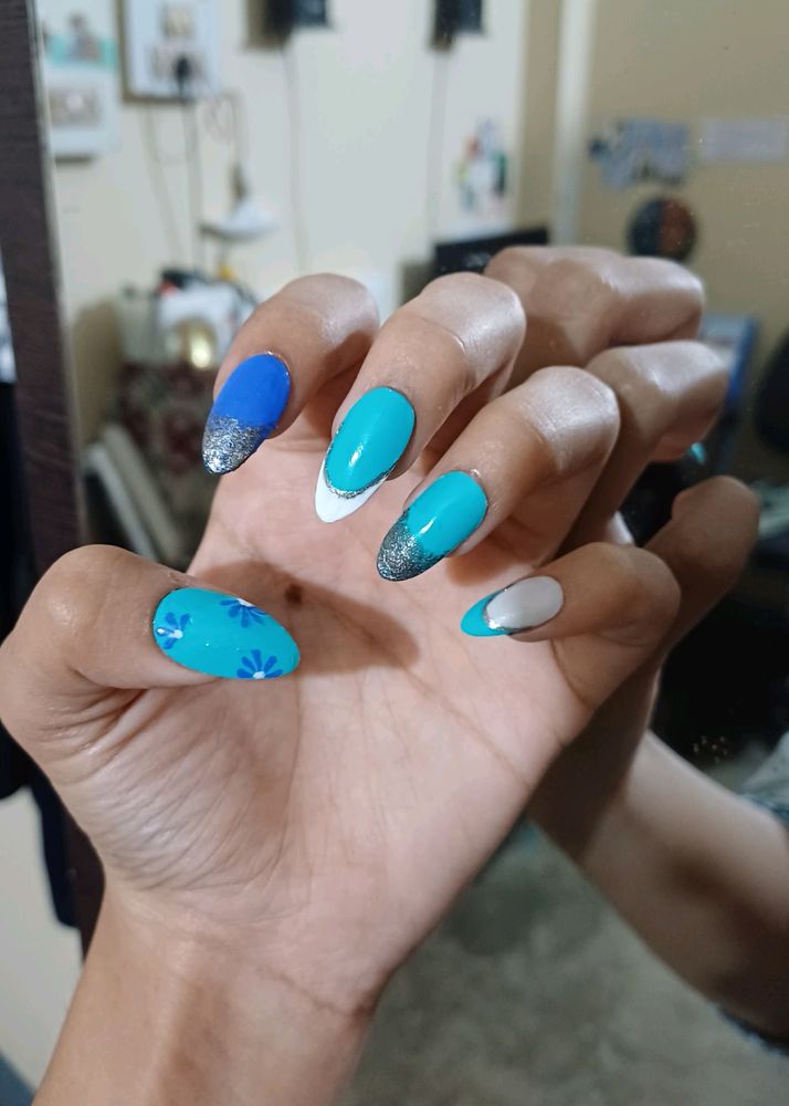 Hawai Themed Blue Fake Nails (Hand Painted)🪼