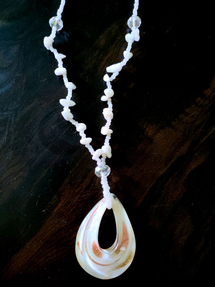 Pearl Shell Pendant Necklace