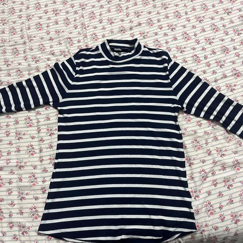 OLD NAVY FITTED STRIPED TURTLENECK TRENDY