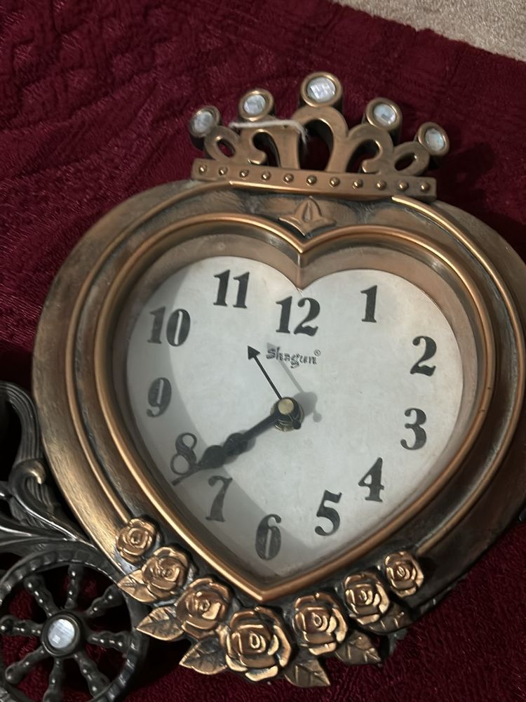 Wall clock showpiece