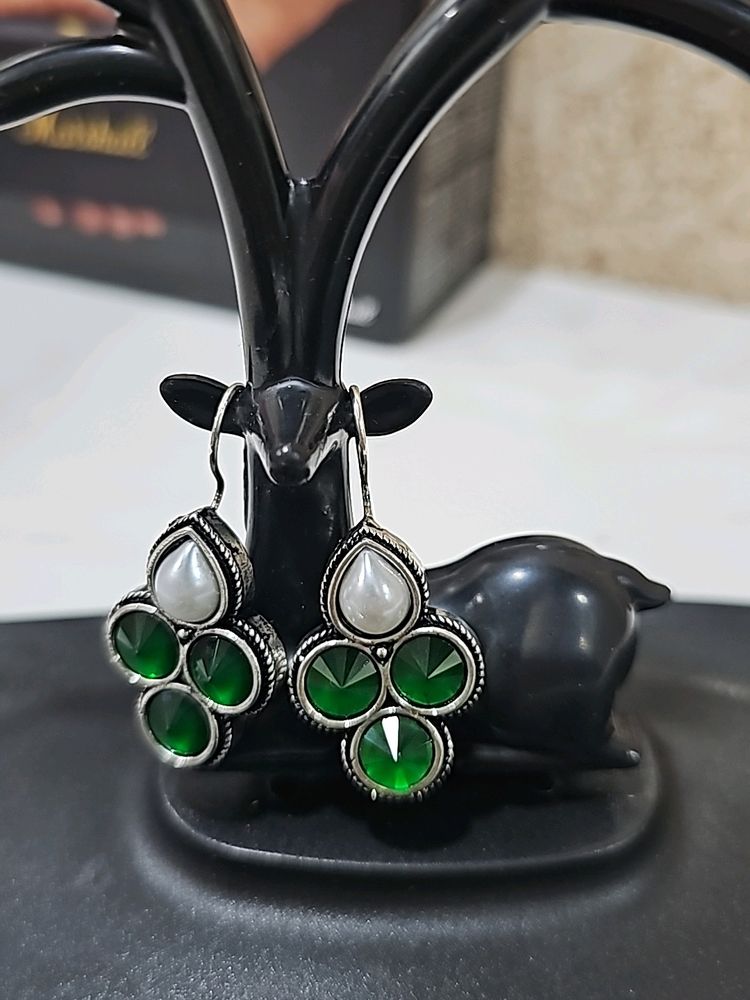 Elegant Green Earrings