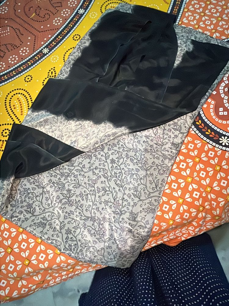 Combo Sari With Hanging Decorated Peice