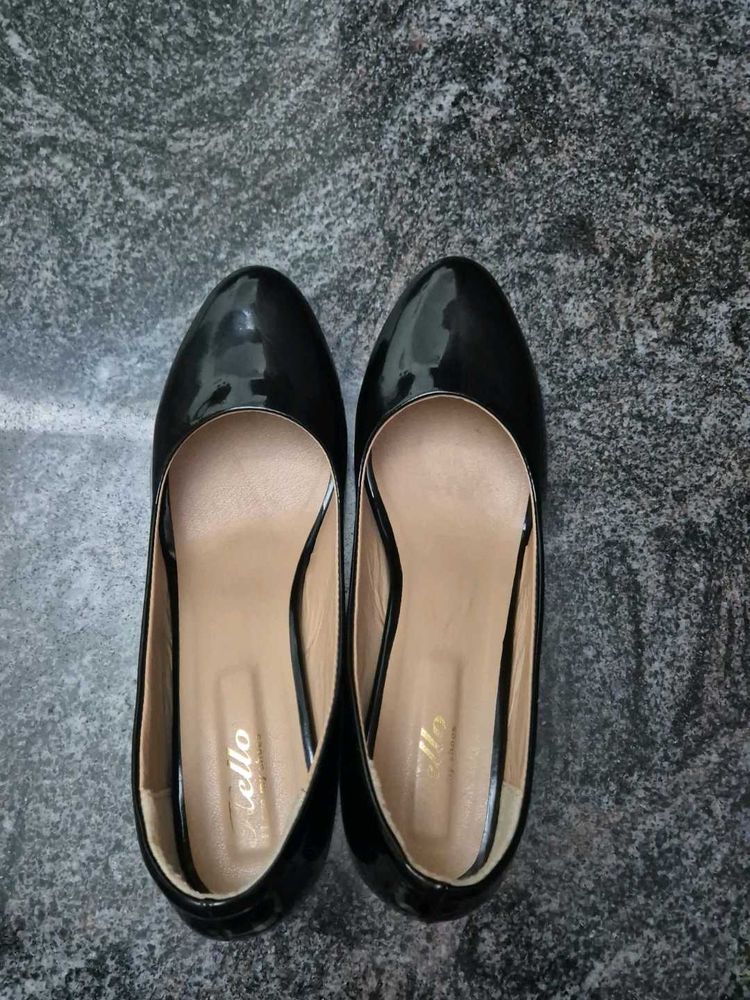 Black Pointed Heels