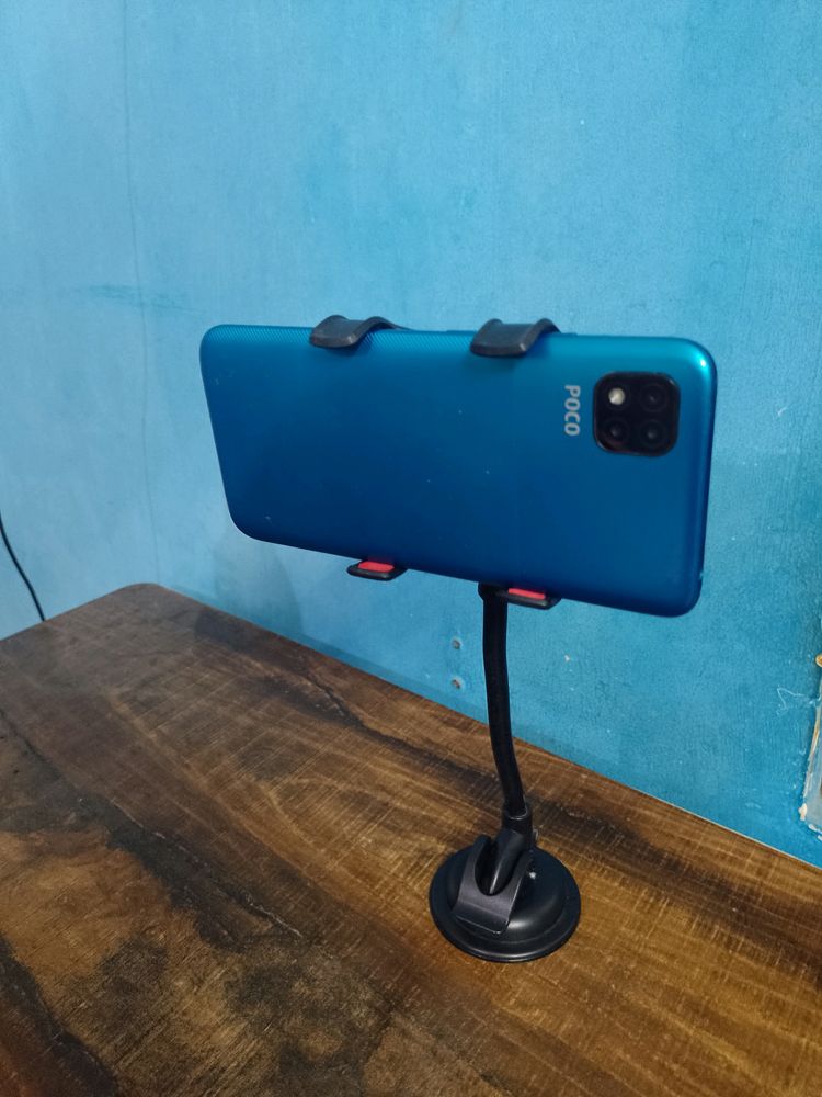 Mobile Stand With Roller