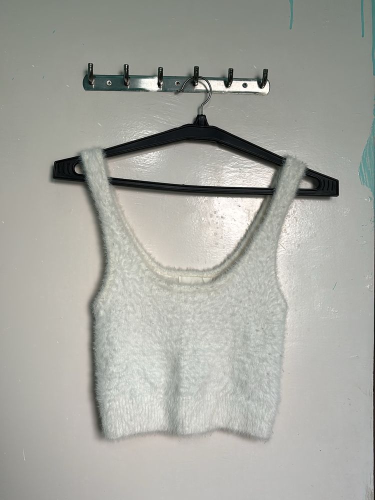 H&M FLUFFY CROP TOP