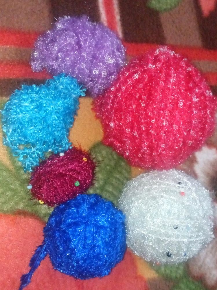 WOOLEN BALLS FOR SEWING OR CRAFT