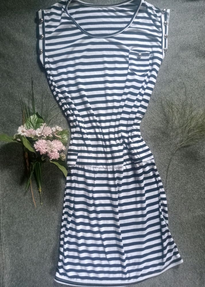 Stripped Dress With Buckle For Belt