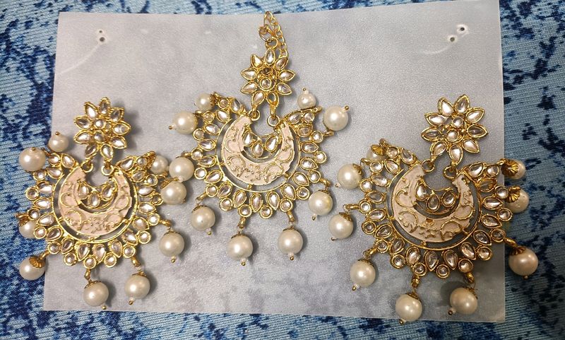 Earrings And Mangtika Set