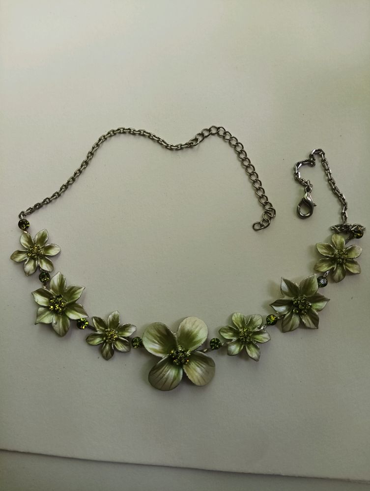 flower Design Necklace