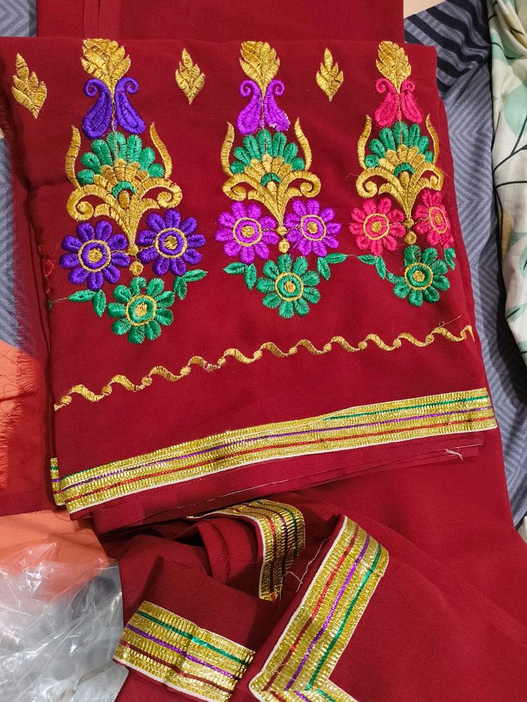 Women Saree Embroidered With Border