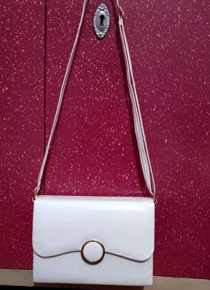 STYLISH  WHITE SLING BAG