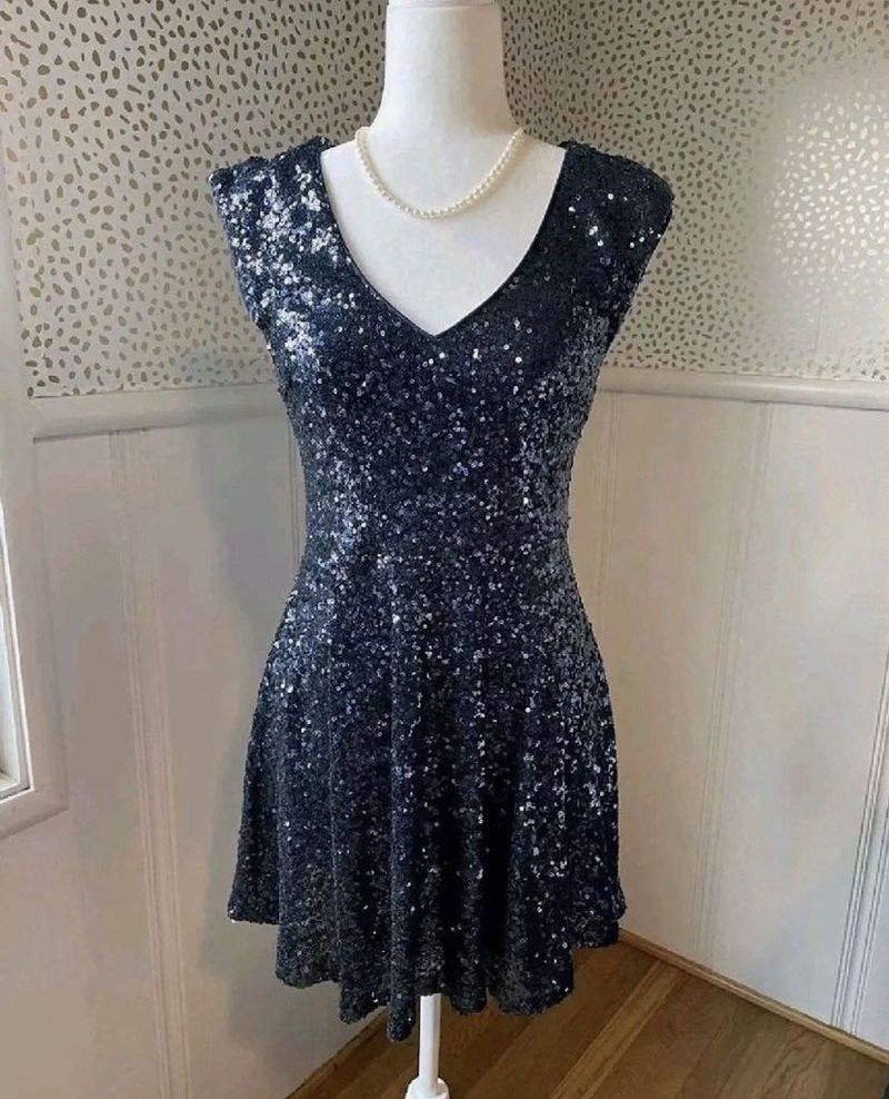 FOREVER 21 Medium Midnight Blue Sequin Prom/Cockta