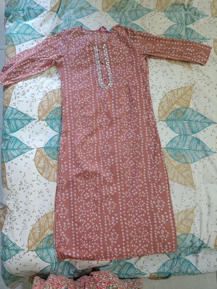 Varanga Peach Coloured White Bandhani Kurta