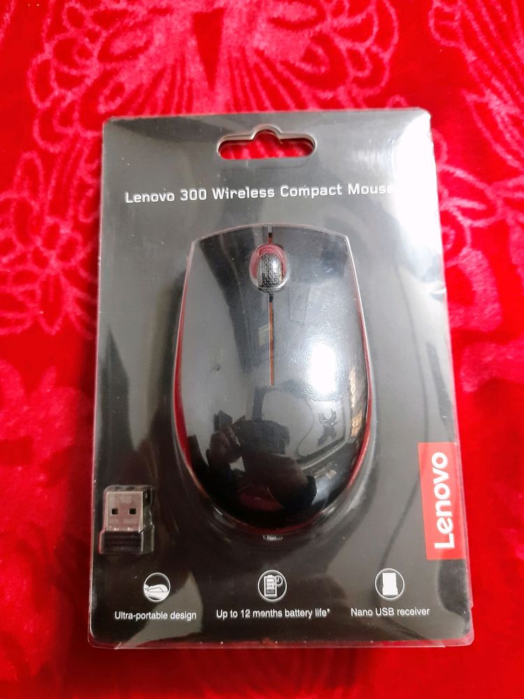 Lenovo 300 Wireless Compact Mouse