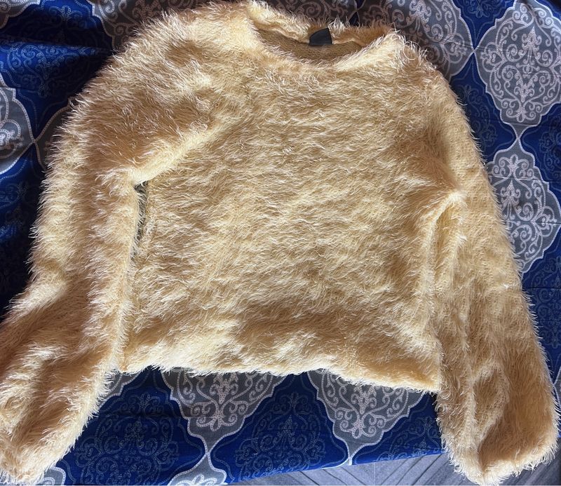 LEMON YELLOW FUR SWEATSHIRT