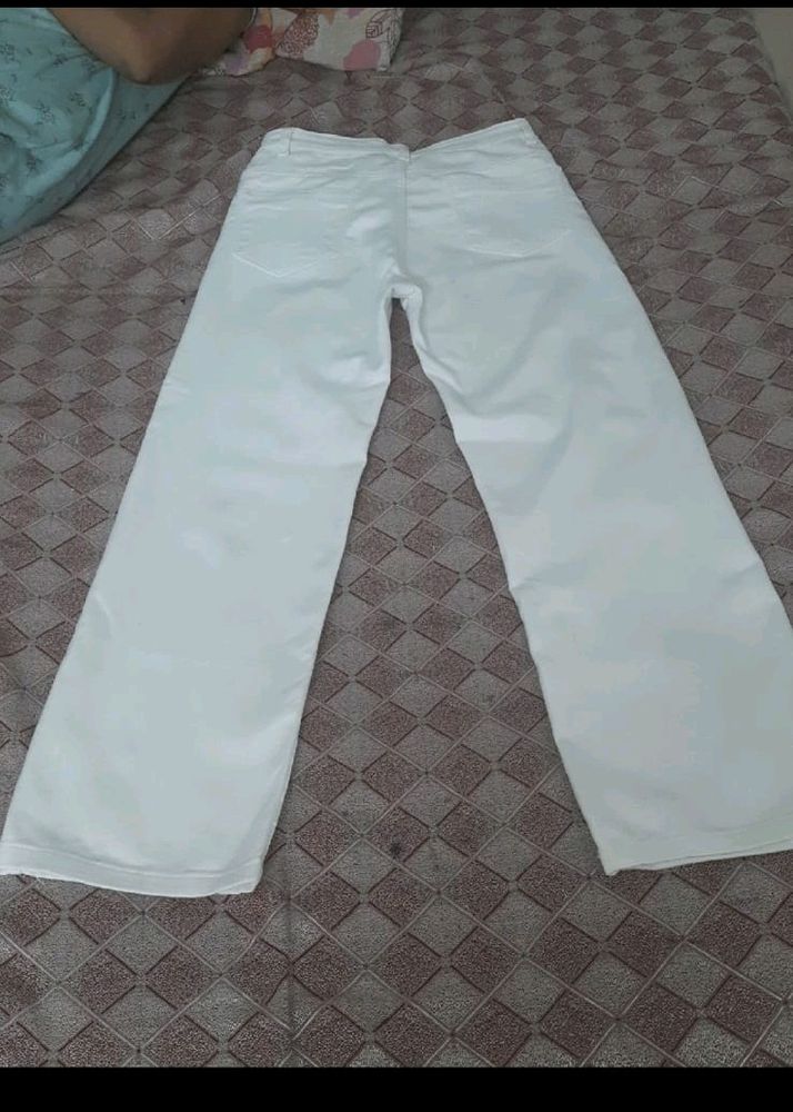 White Straight Jeans 😊🤍 (Offer Is Now)