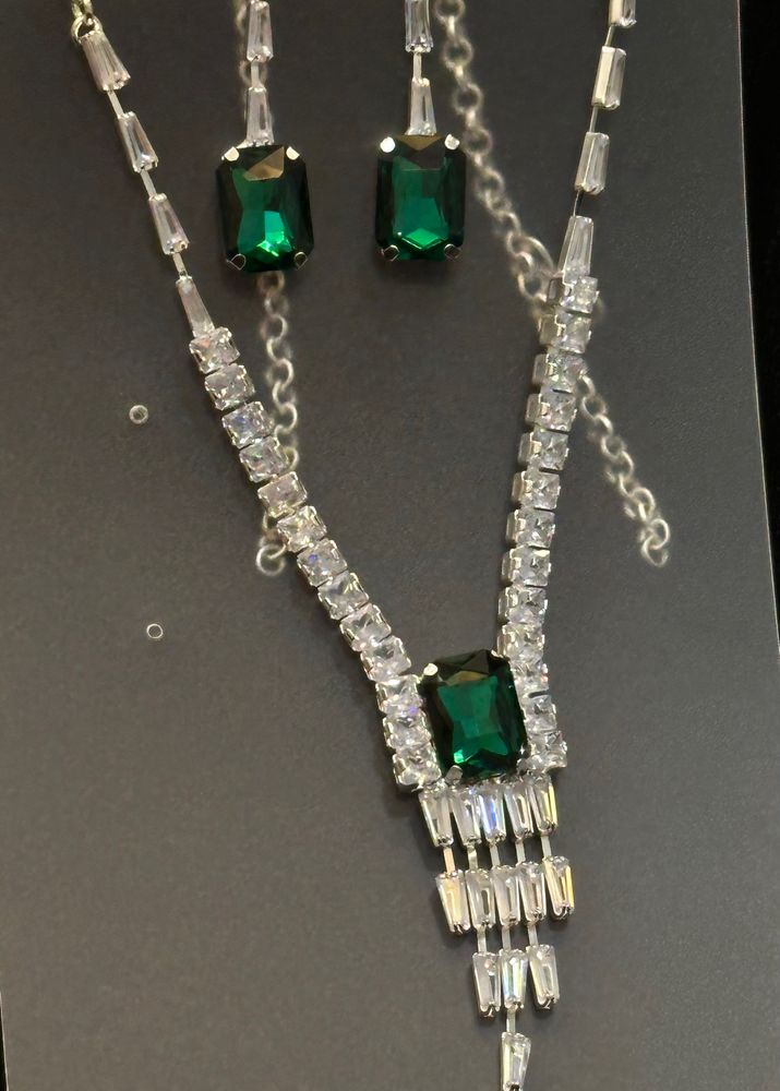 Silver Emerlad Diamond Necklace