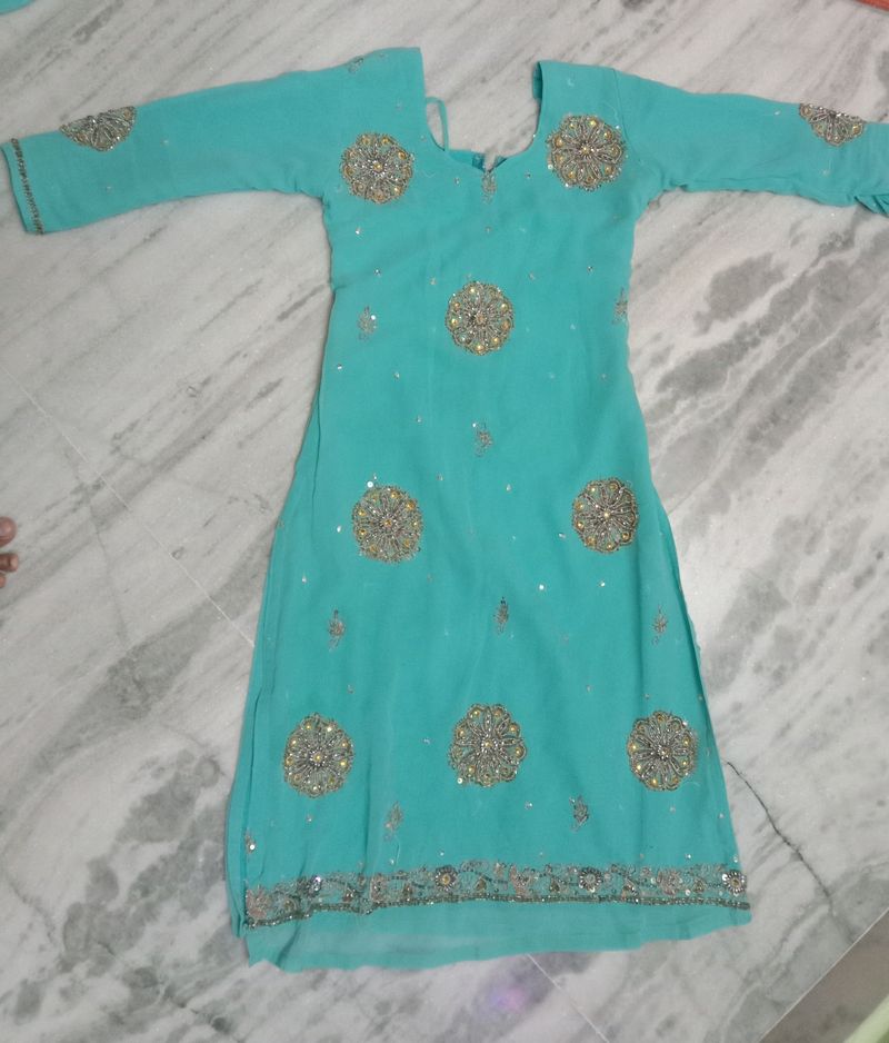 Kurthi With Heavy Dupatta