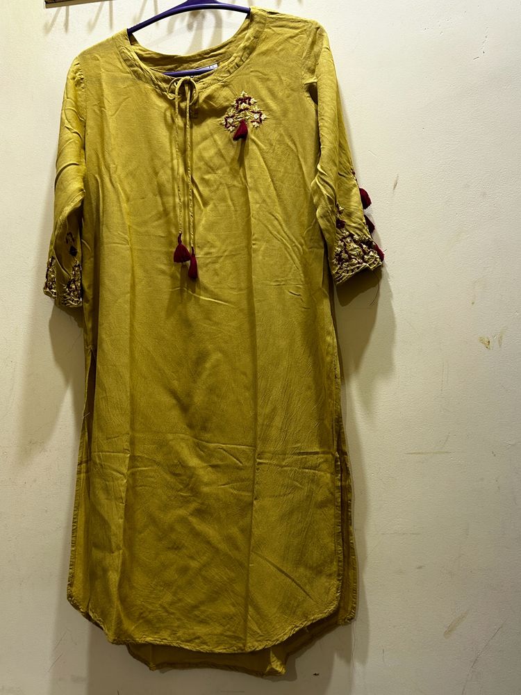 Neerus A-line Kurti Size L