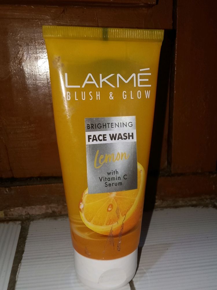 Lakme blush & glow Facewash