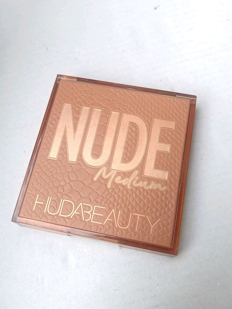 Huda Beauty Nude Medium Eyeshadow Pallete