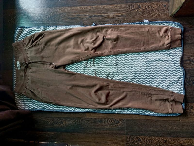 brown track pant