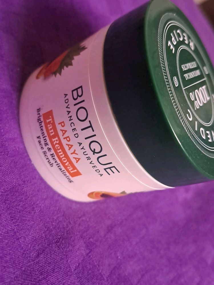 Biotique Papaya Tan Removal Revitalizing Scrub