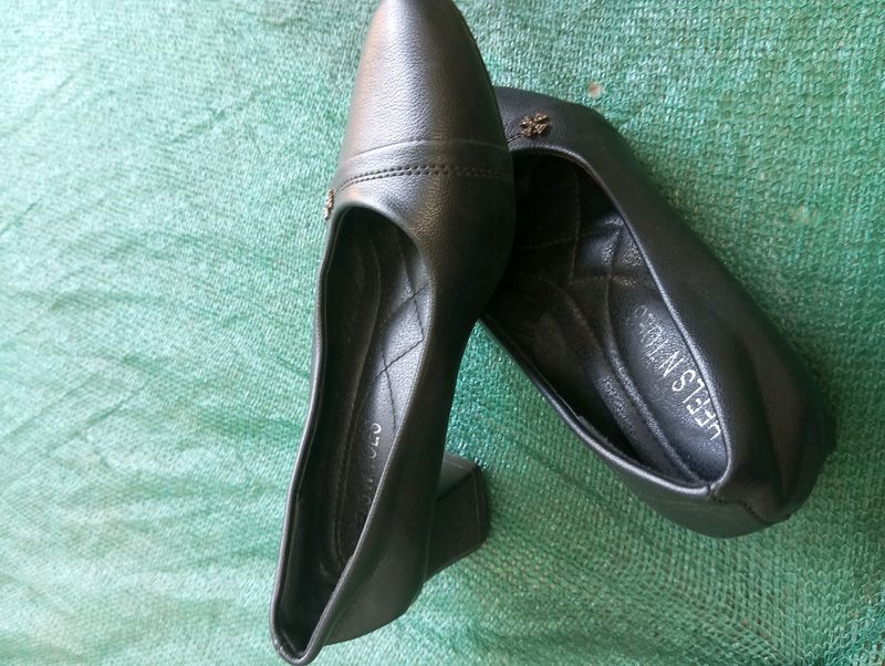 BLACK FORMAL HEEL.