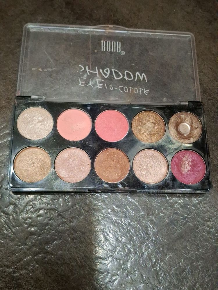 Eye Shadow Pallette With Highlighters