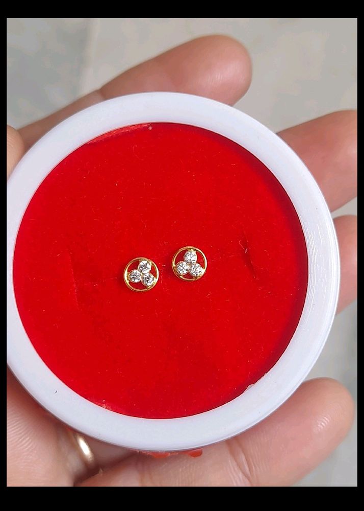 18crt Gold Studs