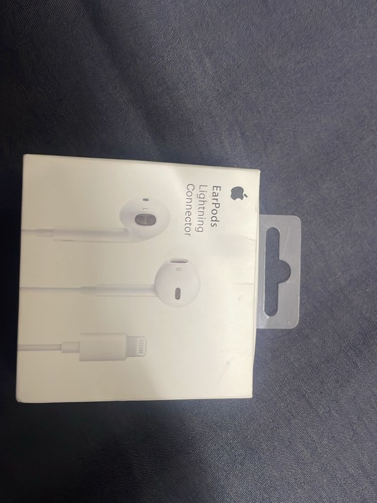 APPLE LIGHTNING EARPHONES