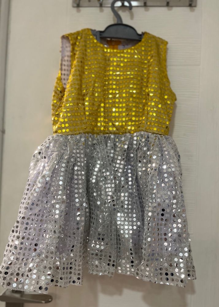 Girls Embellished Frock In Gold N Sliver 2-4 Yrs