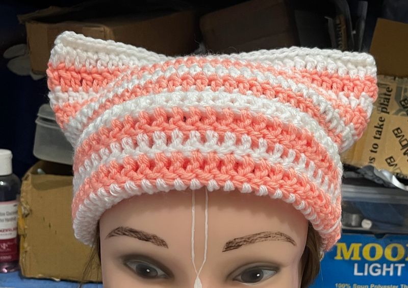 Cat Beanie White & Peach