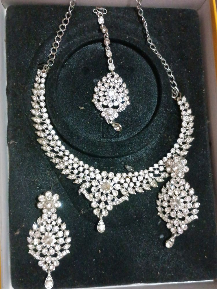 Helli Diamond Jewellery Set