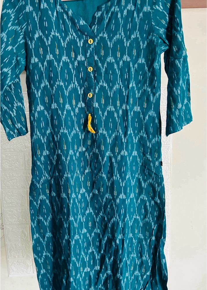 Avaasa Mix N’Match Straight Kurta With Floralprint