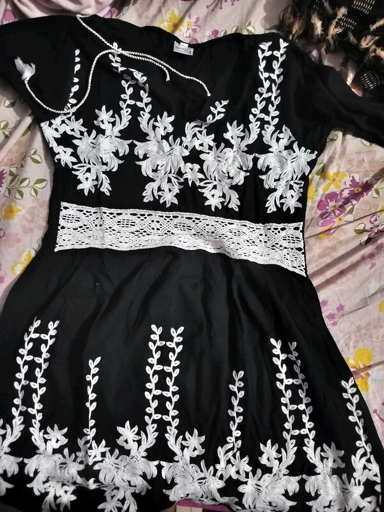 Women Black Ravishing New kurti - Amazing Design