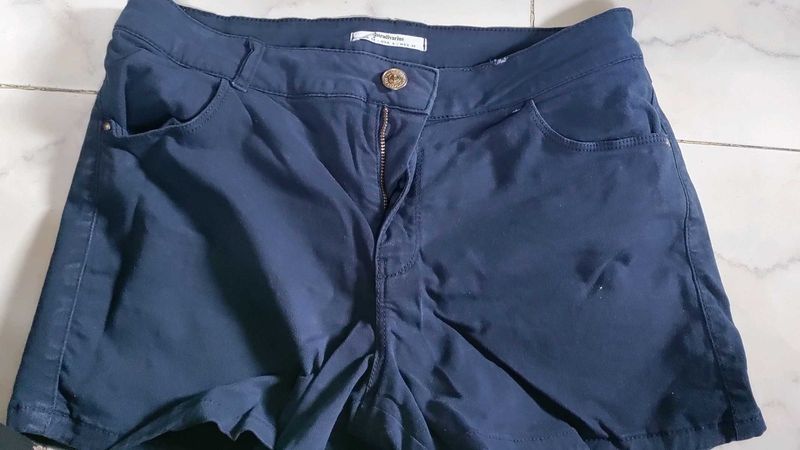 A stradivarius Shorts