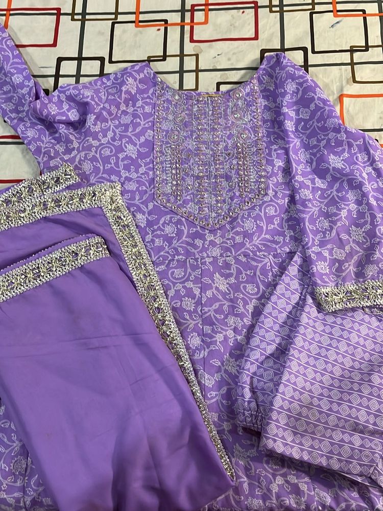 Beautiful Kurta Set With Silver Lace Design