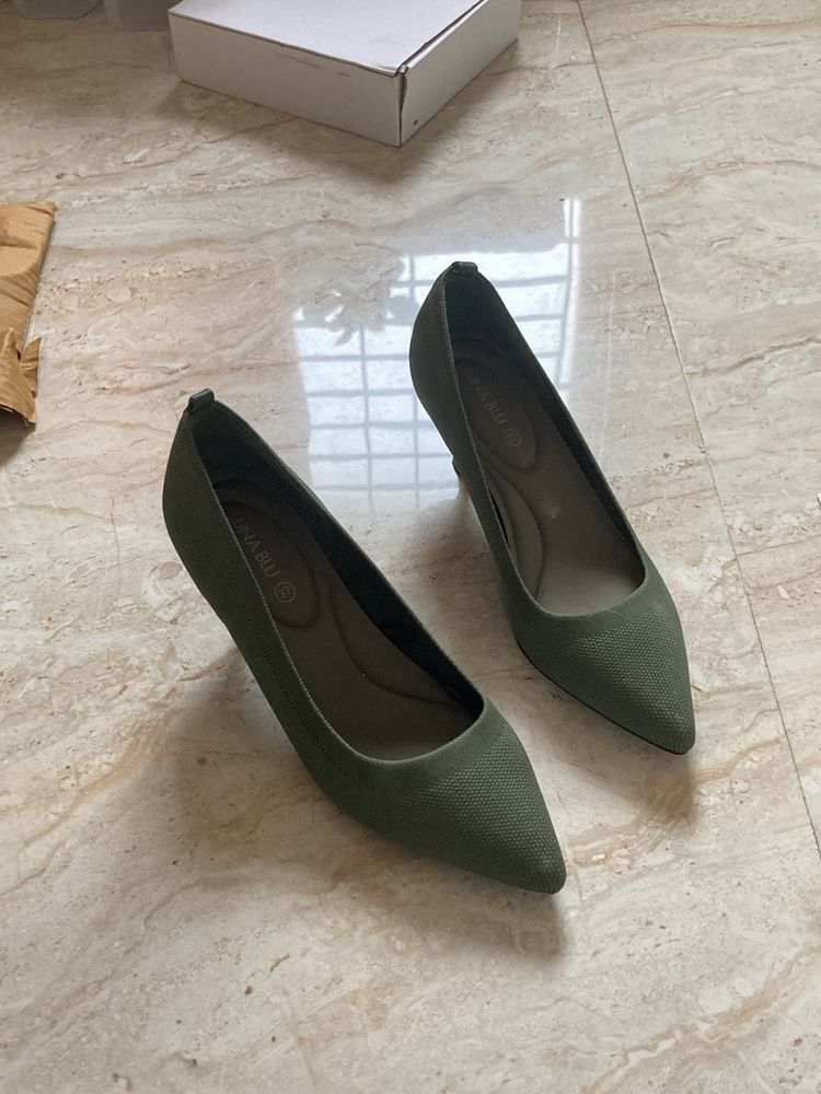 Luna Blu Olive Green Heels Size 37