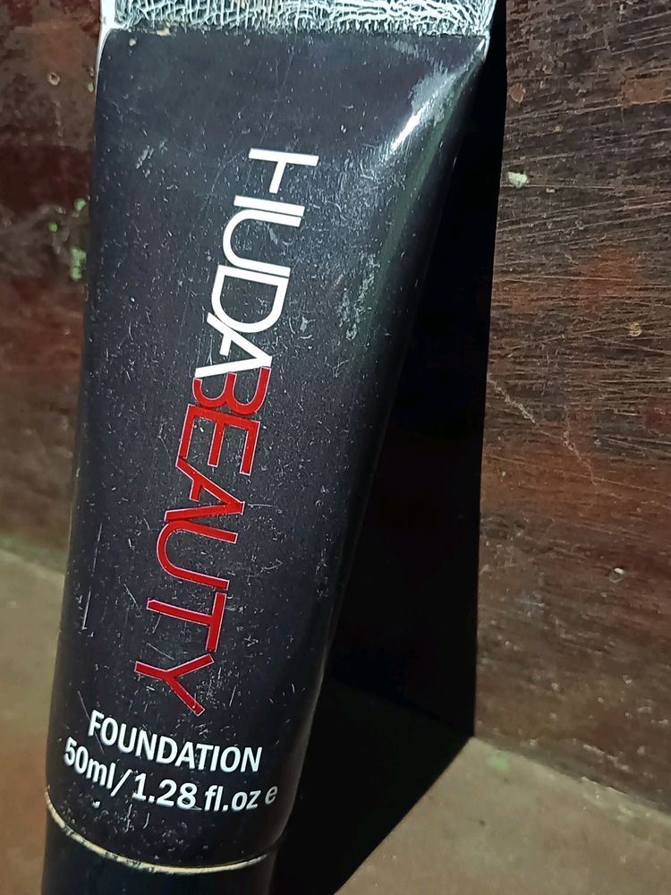 HUDA BEAUTY FOUNDATION