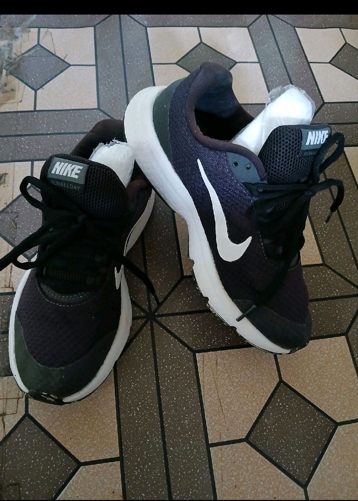 Nike Run All Day Sneaker